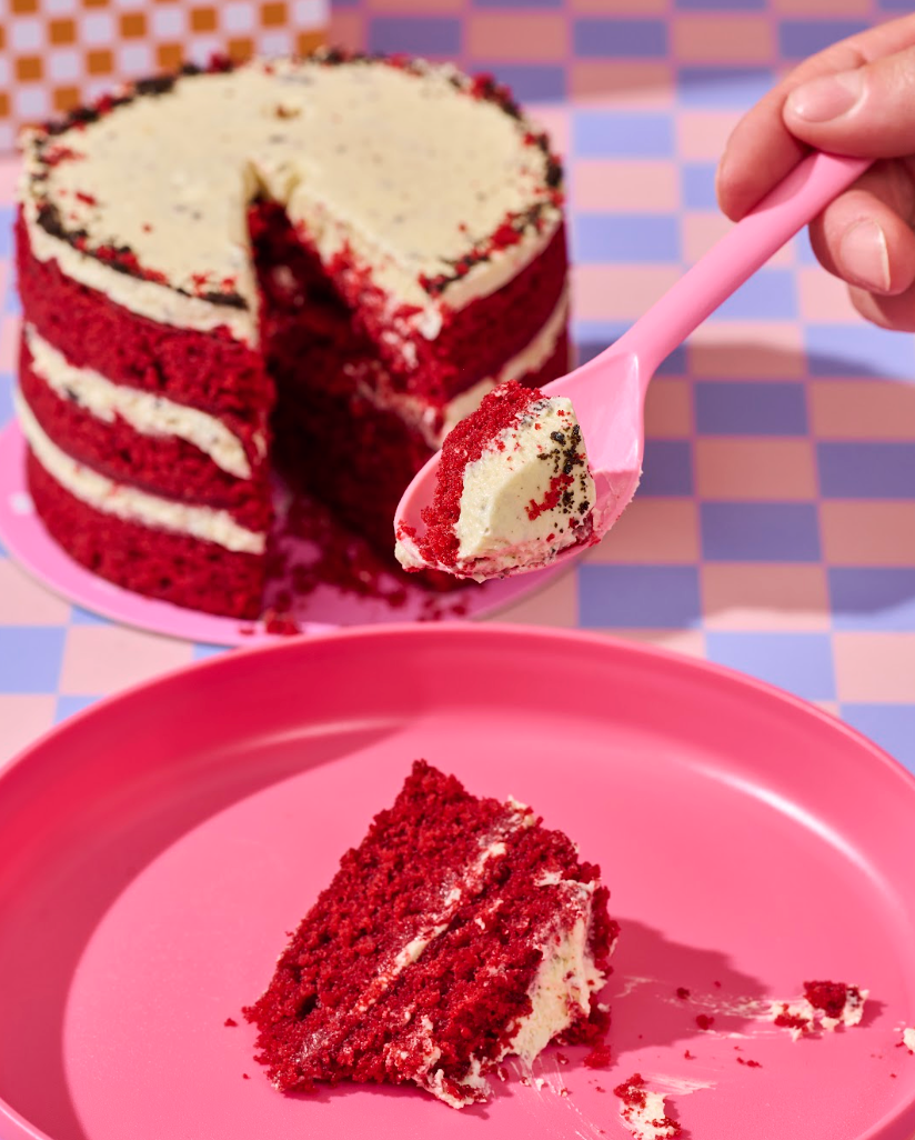 Torta de Red Velvet con Cheesecake de Oreo