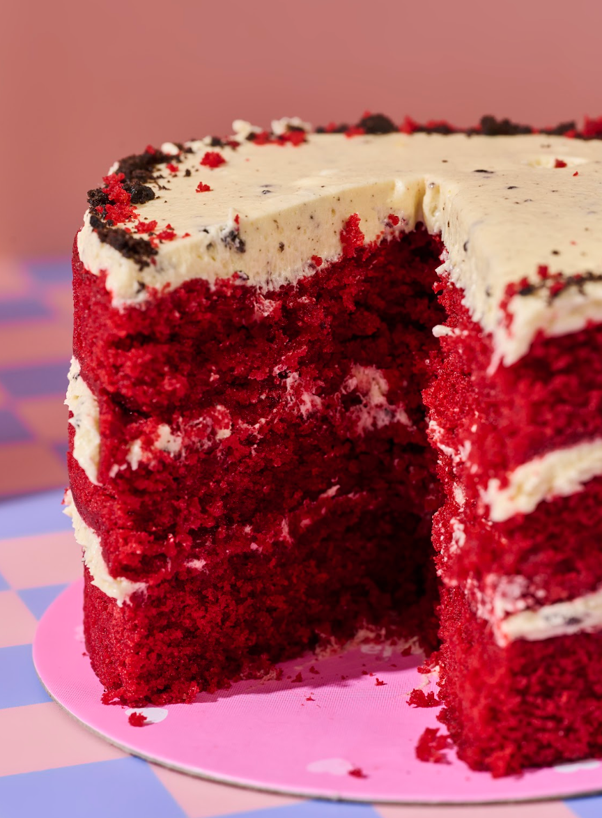 Torta de Red Velvet con Cheesecake de Oreo
