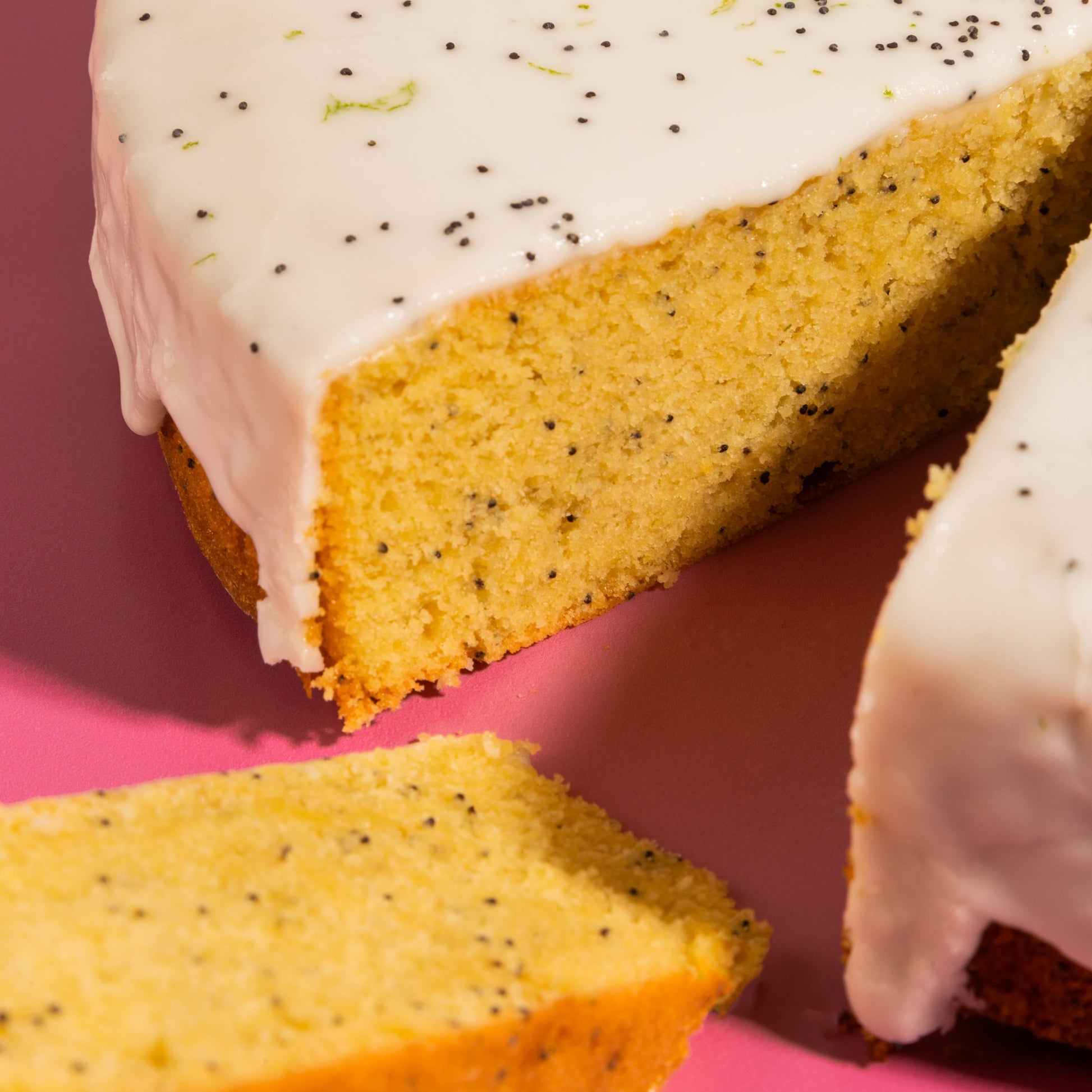 El postre perfecto para quienes prefieren algo suave. Torta de amapola y limón